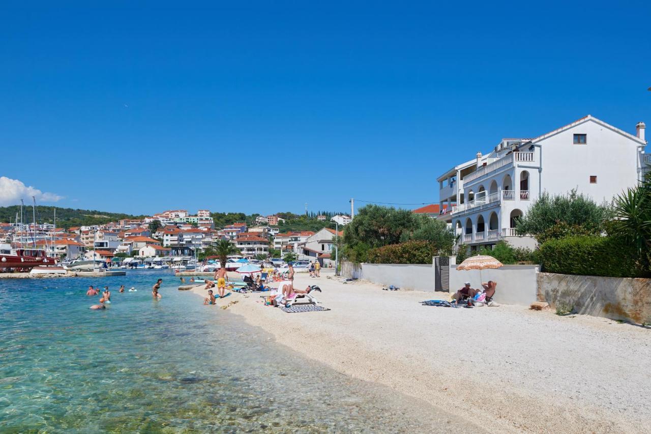 Apartment By The Sea Okrug Gornji, Ciovo - 9694 *